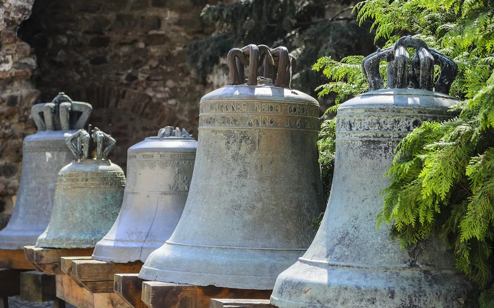 Bell, casting and antiques